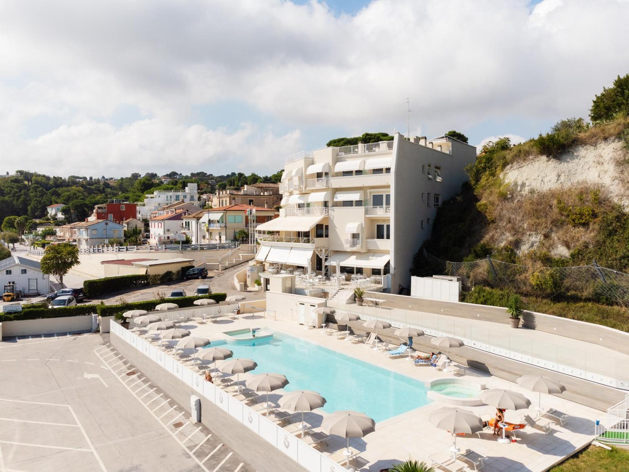 Hotel Scogliera Numana Kültér fotó